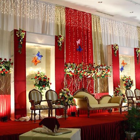 Orchardz Hotel Ayani Понтианак Экстерьер фото
